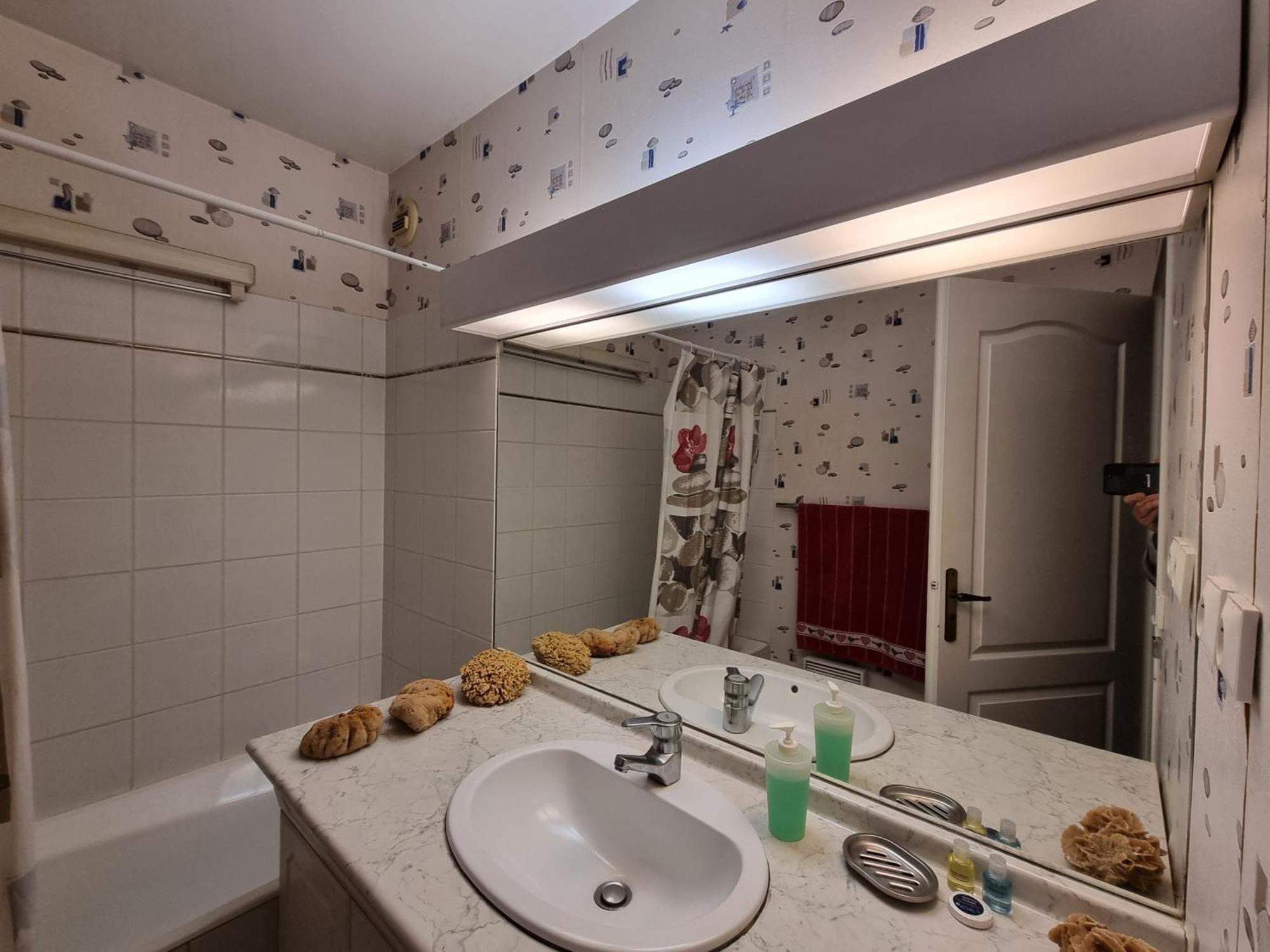 Chambre Avec Sdb Et Toilettes Privatives 罗尼苏布瓦 外观 照片